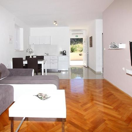 Apartments Dubreta 챠브타트 외부 사진
