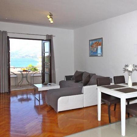 Apartments Dubreta 챠브타트 외부 사진