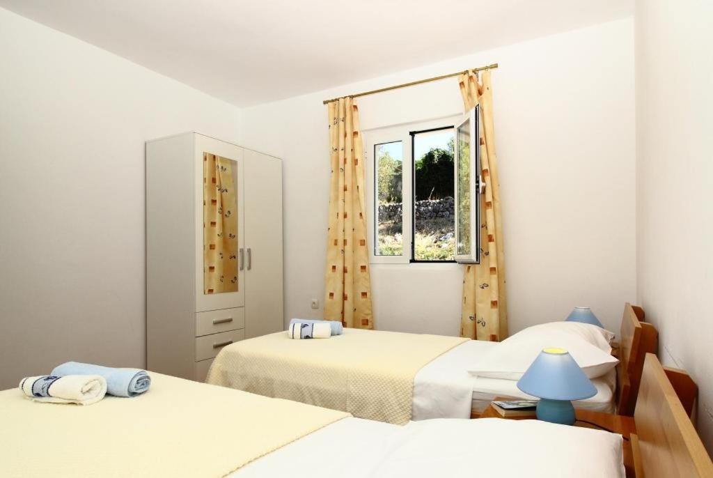 Apartments Dubreta 챠브타트 외부 사진