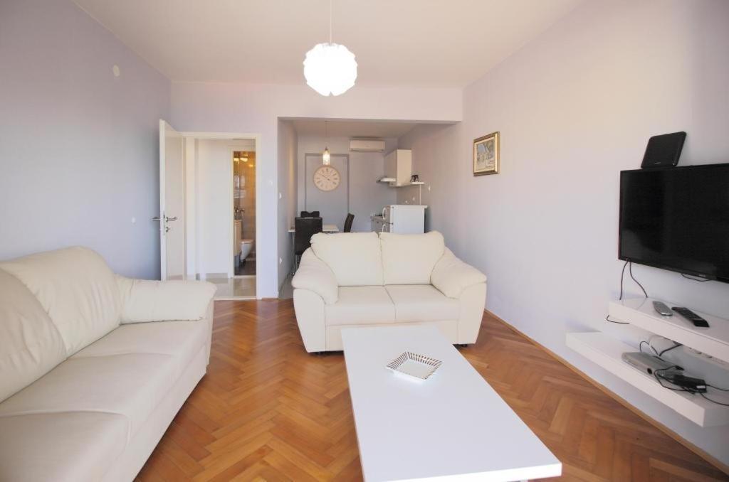 Apartments Dubreta 챠브타트 외부 사진