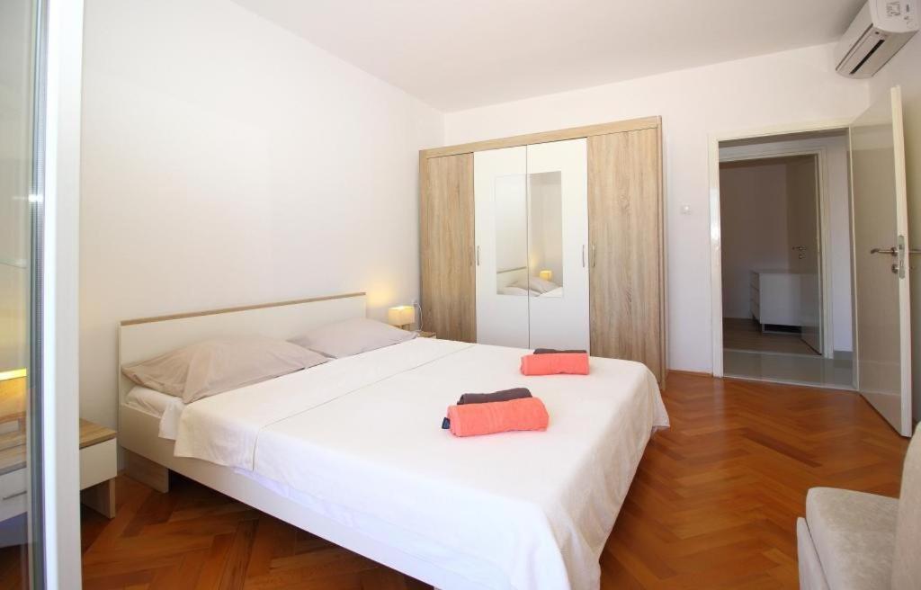 Apartments Dubreta 챠브타트 외부 사진