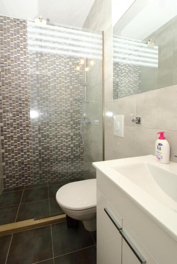 Apartments Dubreta 챠브타트 외부 사진