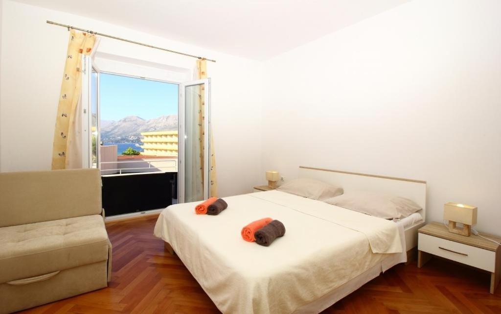 Apartments Dubreta 챠브타트 외부 사진