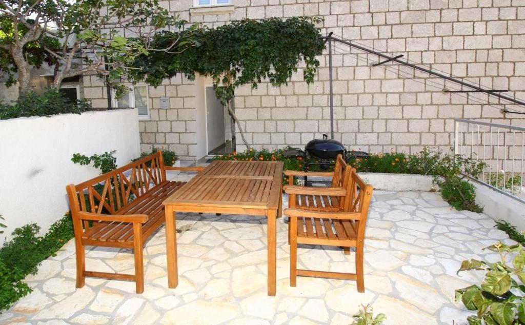 Apartments Dubreta 챠브타트 외부 사진
