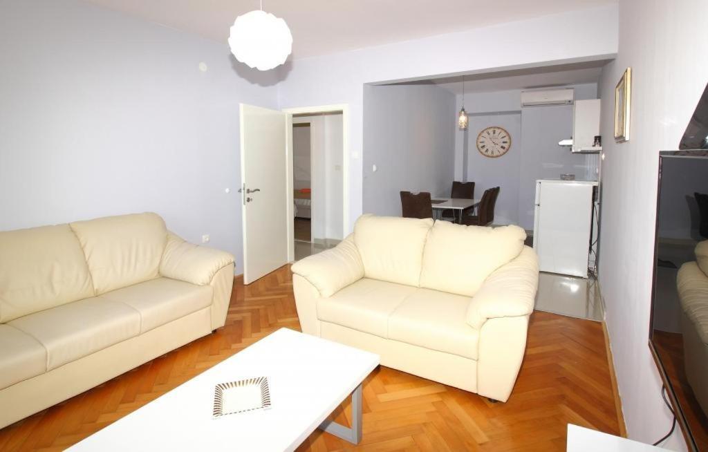 Apartments Dubreta 챠브타트 외부 사진