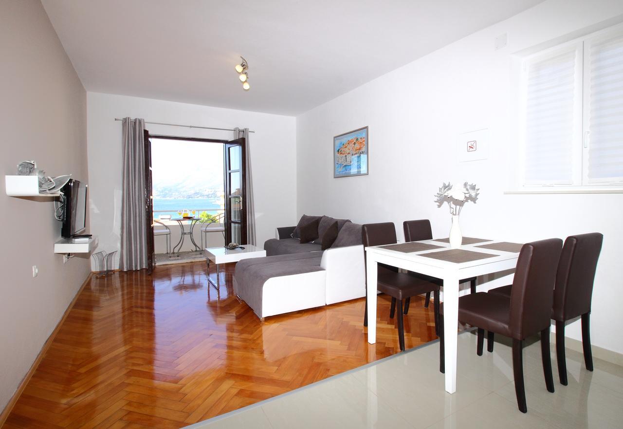 Apartments Dubreta 챠브타트 외부 사진